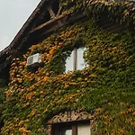 Garden Hotel *